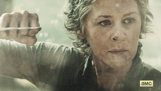 twd-carol-with-knife